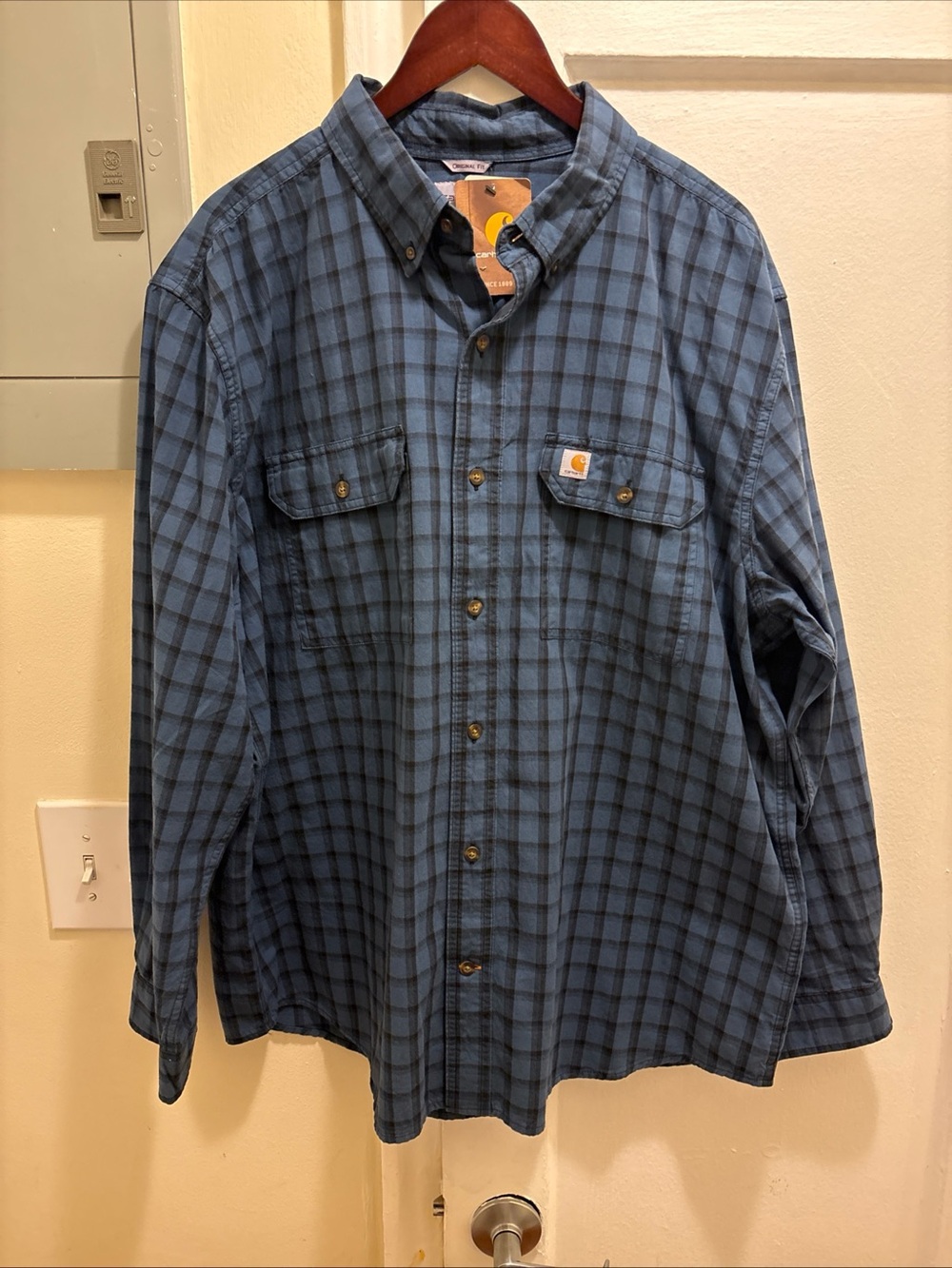 Men’s Carhartt Blue Plaid Button-Up Work Shirt size XL